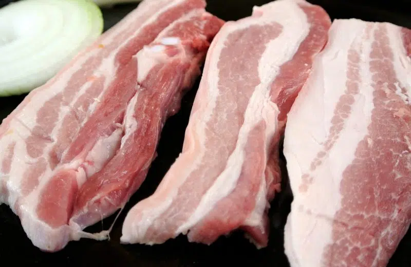 Gros plan sur la vente de viande de porc en ligne
