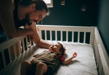 Bébé qui pleure ? Comment le calmer ?