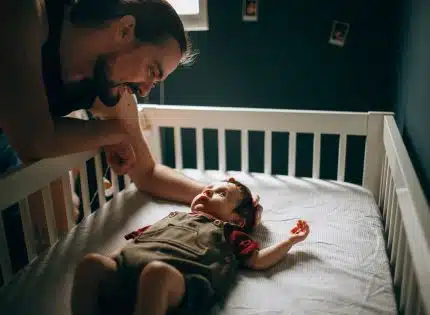 Bébé qui pleure ? Comment le calmer ?