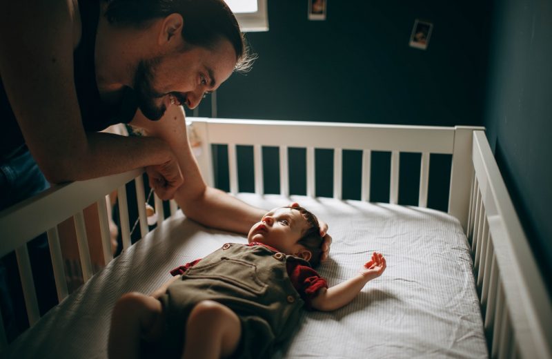 Bébé qui pleure ? Comment le calmer ?