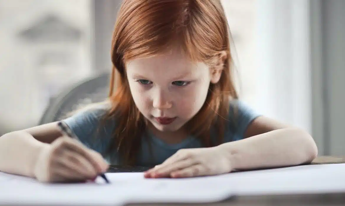 Aider son enfant à surmonter ses peurs et anxiétés : les conseils d’un expert