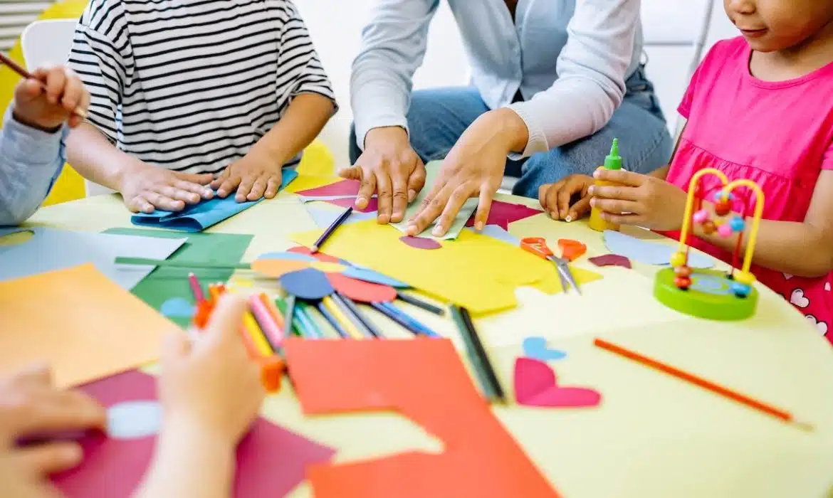 Activités créatives incontournables pour occuper les enfants durant les journées d’été