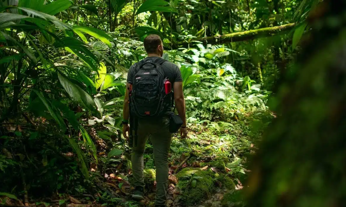 Voyager de manière écoresponsable : conseils pratiques pour préserver l’environnement