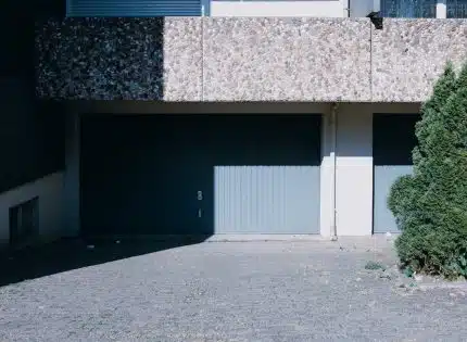 Quelle largeur optimale pour une porte de garage sectionnelle ?