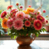 Bouquet coloré de dahlias et daphne dans un vase rustique