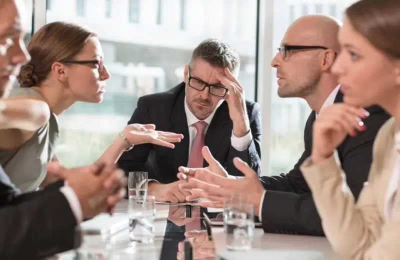 Conflit au travail : tout ce qu’il faut savoir pour bénéficier d’une aide juridique