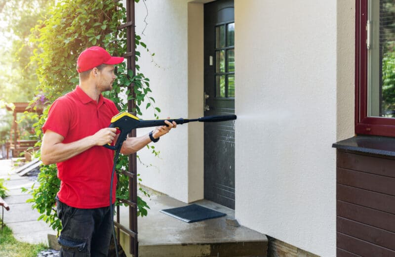 Comment nettoyer sa façade de maison ?